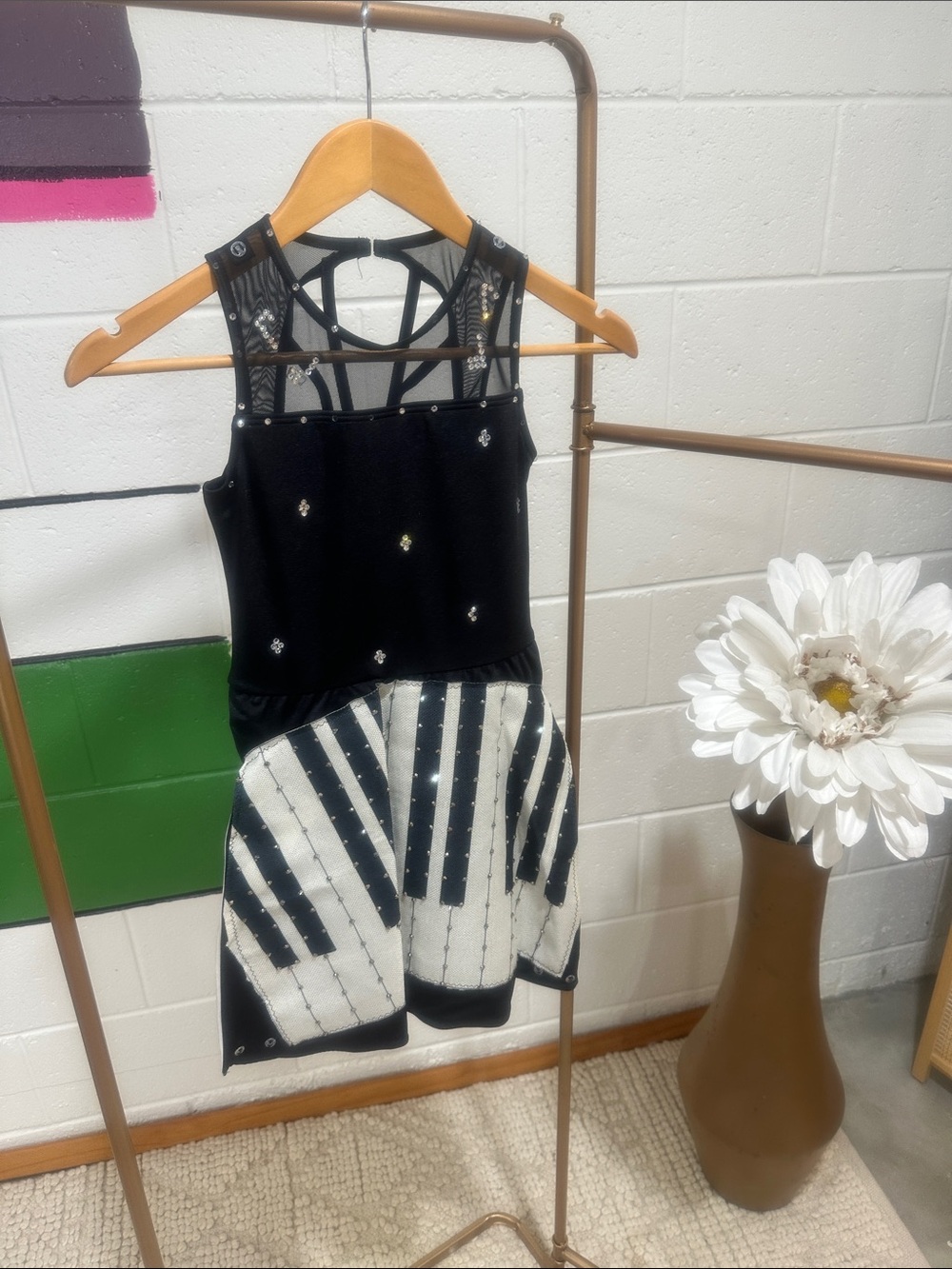 Special feature piano dance costume